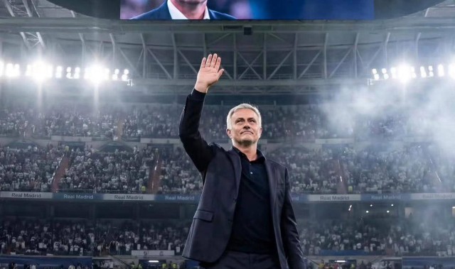 一场1-0，穆帅心碎！本菲卡退出争冠，欧冠资格岌岌可危