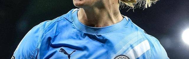 英超2-1逆转！曼城双杀利物浦！哈兰德传射，主裁判神判罚惹争议