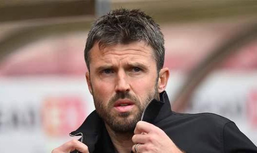 曼联宣布新帅人选：卡里克时隔四年回归，携四名助手签约半年