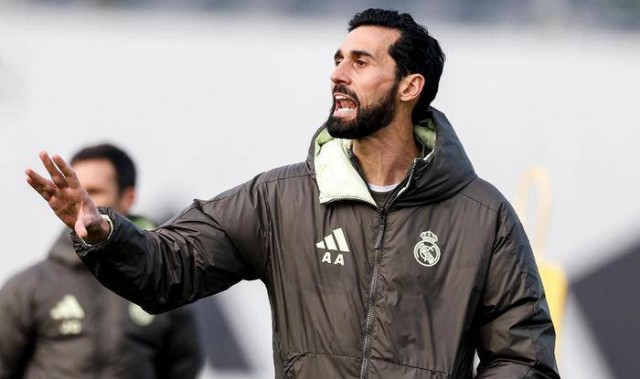 三大名帅在列！皇马换帅面临烦恼，穆里尼奥自荐，老佛爷犯难