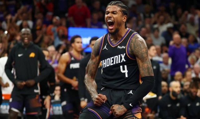 关键战打出代表作！杰伦格林砍36分6板3帽 8记三分平纪录