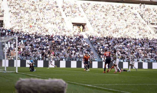 意甲大乱斗！麦肯尼一飞冲天助尤文冲刺，那不勒斯绝杀米兰搅翻争冠池！