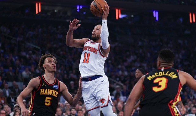 布伦森28+5+7唐斯25+8 约翰逊23+7尼克斯胜老鹰总分1-0