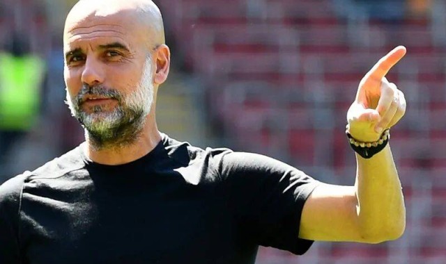 一周丢两冠？阿森纳和曼城，谁会成为下一个利物浦