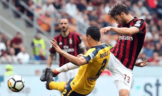 【意甲焦点】红黑军团的救命稻草！维罗纳主场沦为“提款机”，米兰剑指欧冠拒绝爆冷