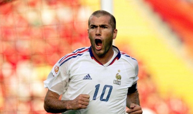 英媒这排名公然无视C罗961球纪录，历史第一人人喊打，欧冠荣耀没人能敌