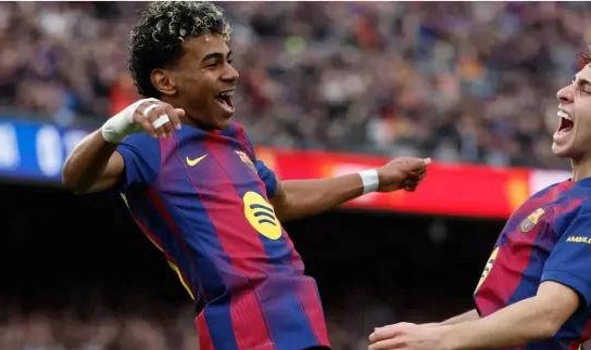 亚马尔首次帽子戏法惊艳西甲，单刀破门与绝美世界波双响连创多项纪录