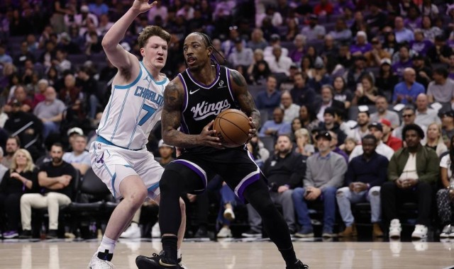 鲍尔30分德罗赞空砍39分 黄蜂胜国王